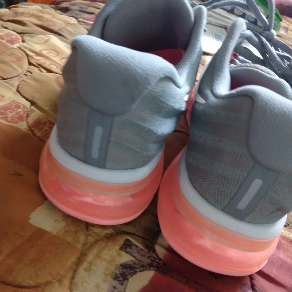 Women's size 11 Nike Air Max - Picture 3 of 4